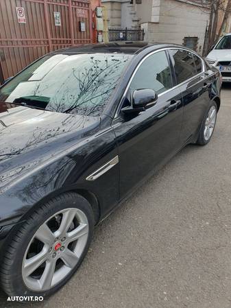 Jaguar XE 2.0 Portfolio - 2