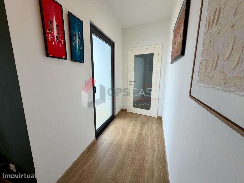 Moradia T3 de arquitetura moderna com excelentes áreas!-28