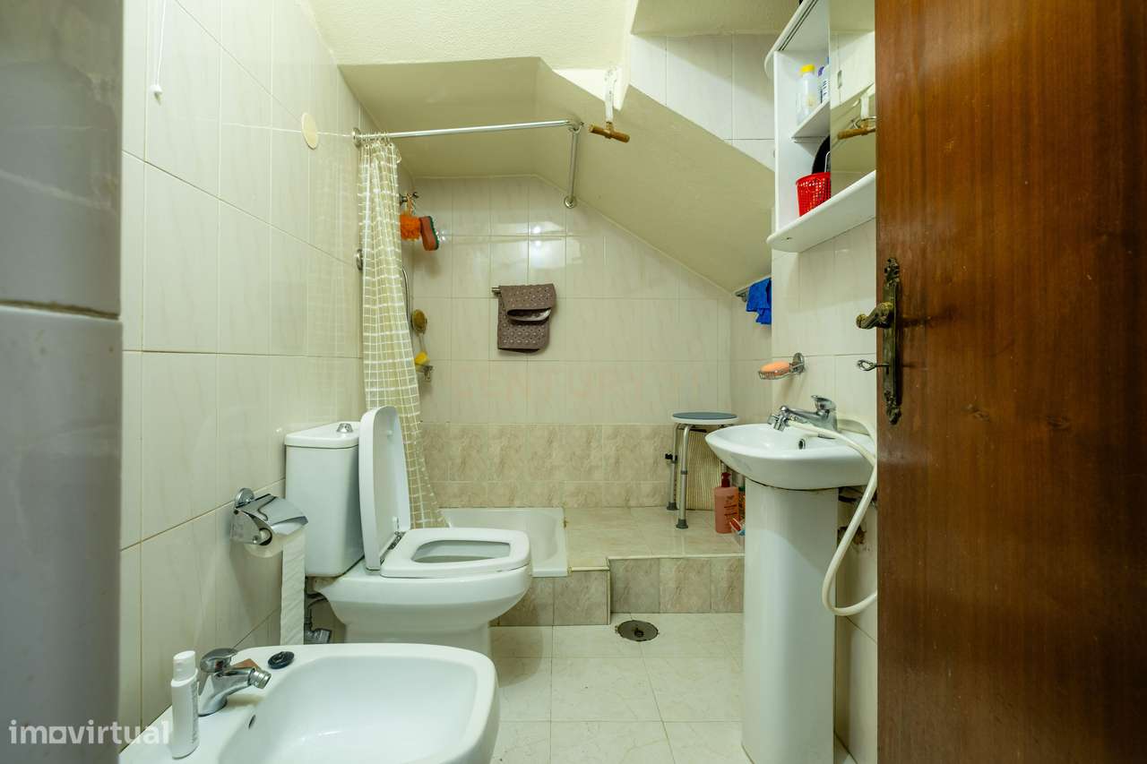 Moradia para recuperação em zona central de Rio Tinto-13