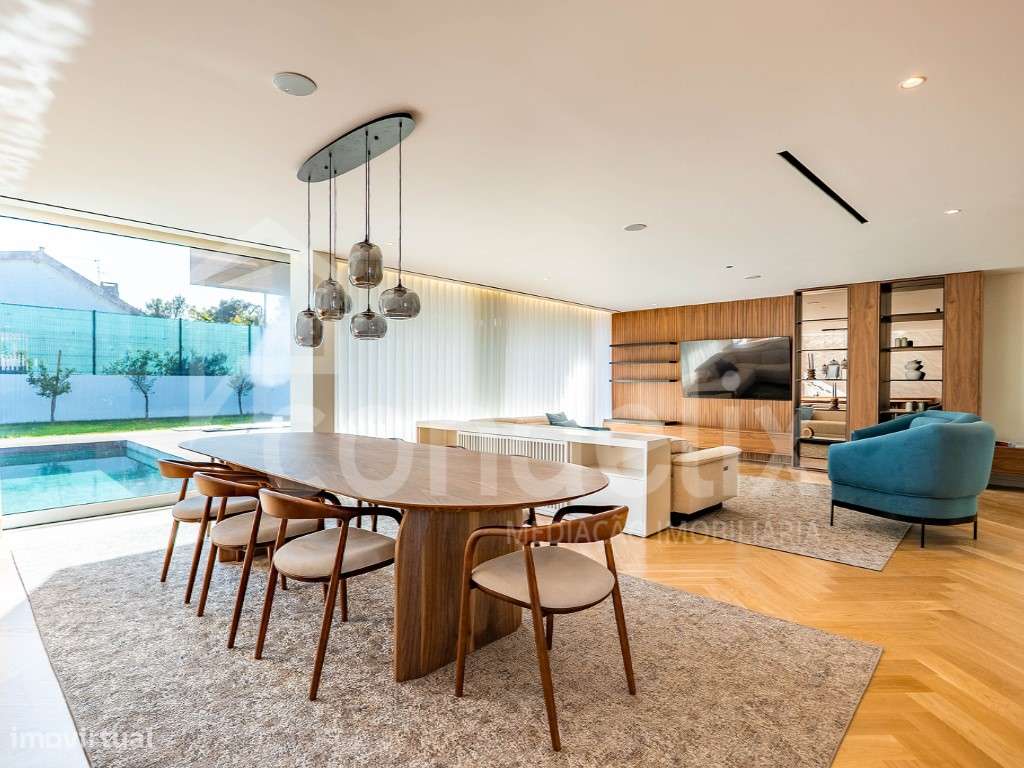 Moradia T5+1 nova com piscina em condomínio fechado de luxo no Estoril-10