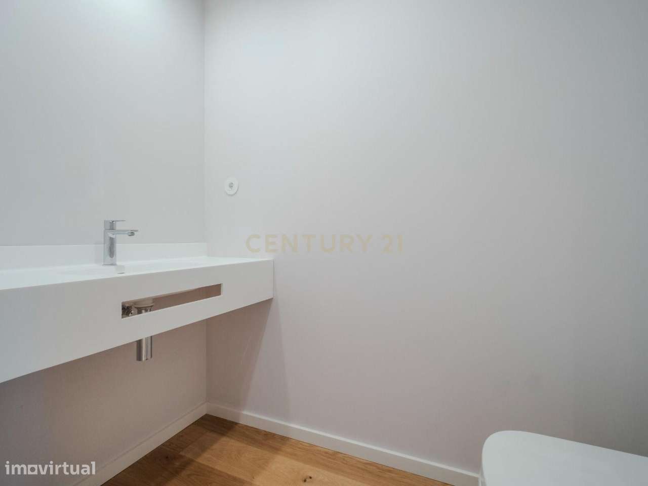 Apartamento T3 de Luxo em Condomínio Privado com Piscina, Padel e Giná-12