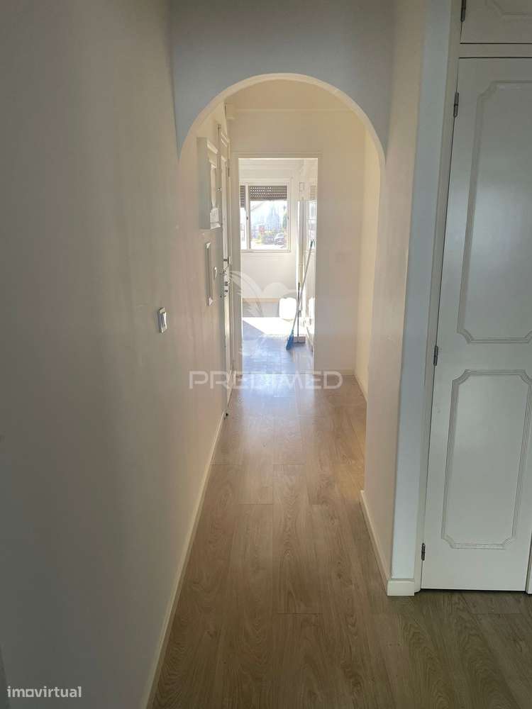 T2 em Alfragide com varanda fechada | Excelente localização | Próxi... - Grande imagem: 3/11