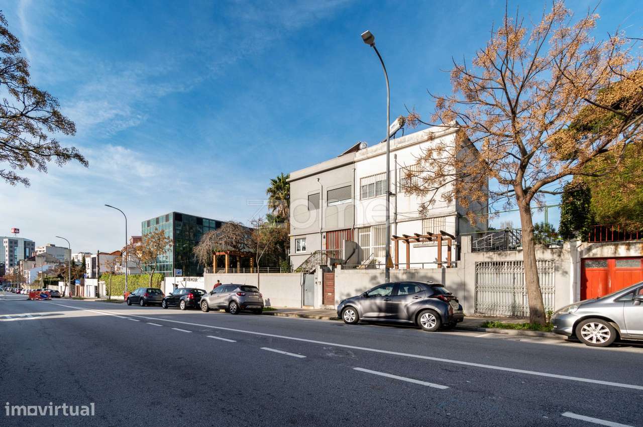 Moradia T5 Avenida Dr. Antunes Guimarães - Grande imagem: 5/44