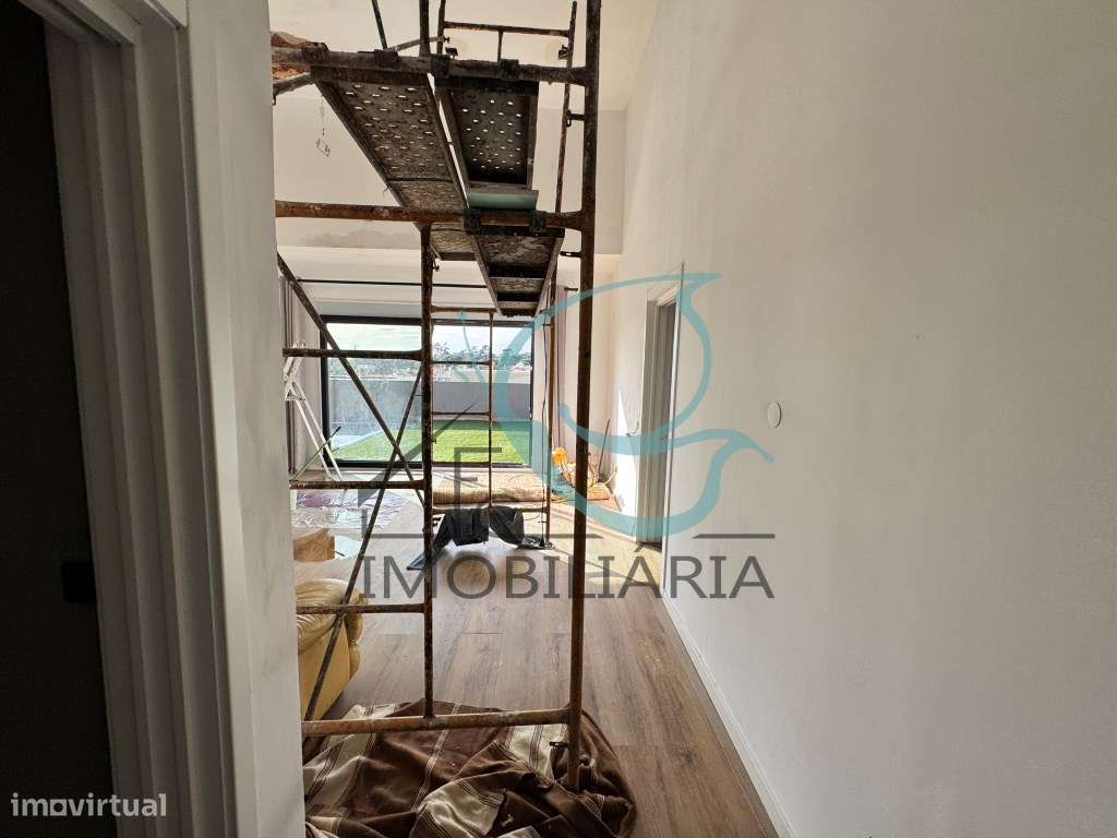 Moradia contemporânea T3 com piscina e vista sobre Almada e Ponte 2...-8