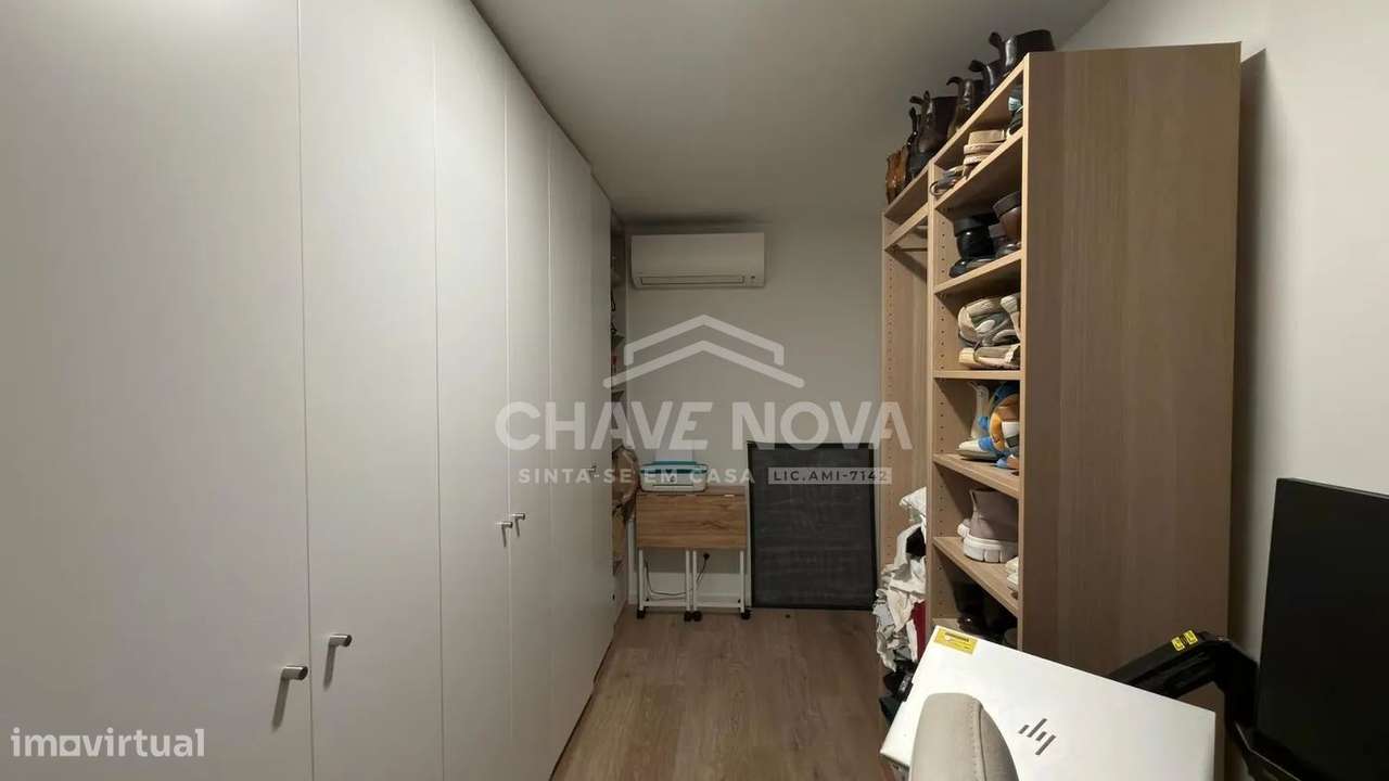 Apartamento T1+1 Como Novo c/ Lugar de Garagem em Santa Marinha (VL8)-23