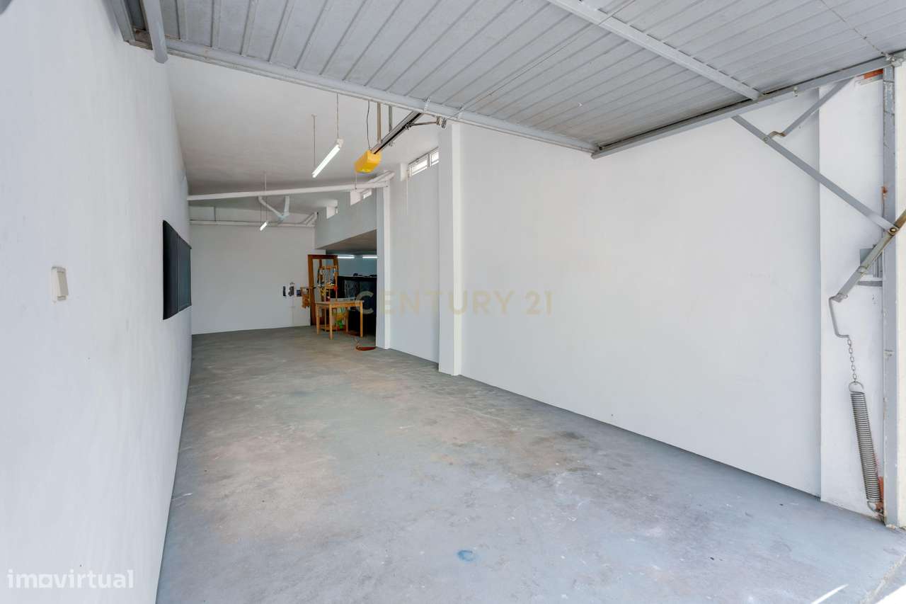 T2+2 Duplex c/ Sótão amplo (248m²) | S. Félix Marinha-25