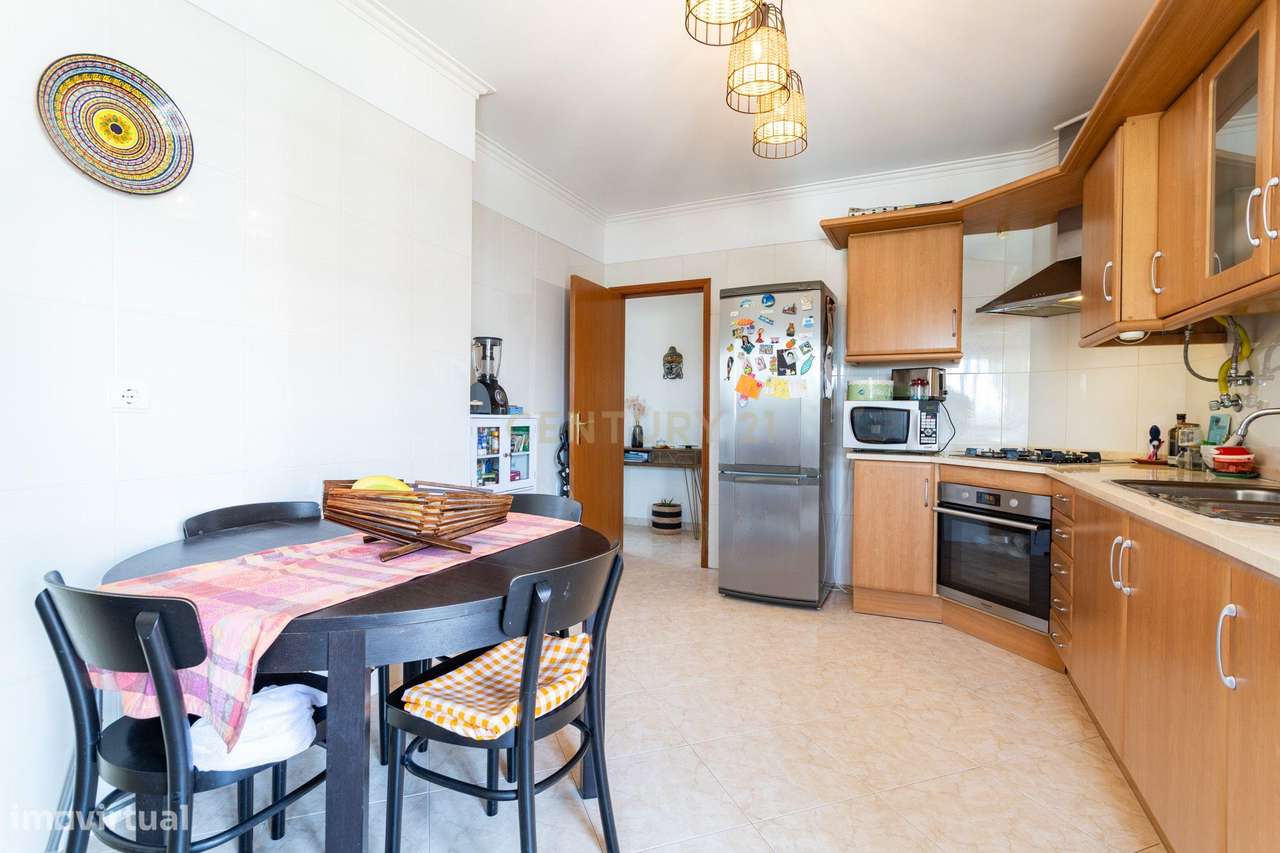 Apartamento T3 com Varanda em Barreiro - Oportunidade Única-5