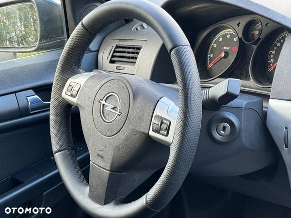 Opel Astra III GTC 1.4 Cosmo - 23