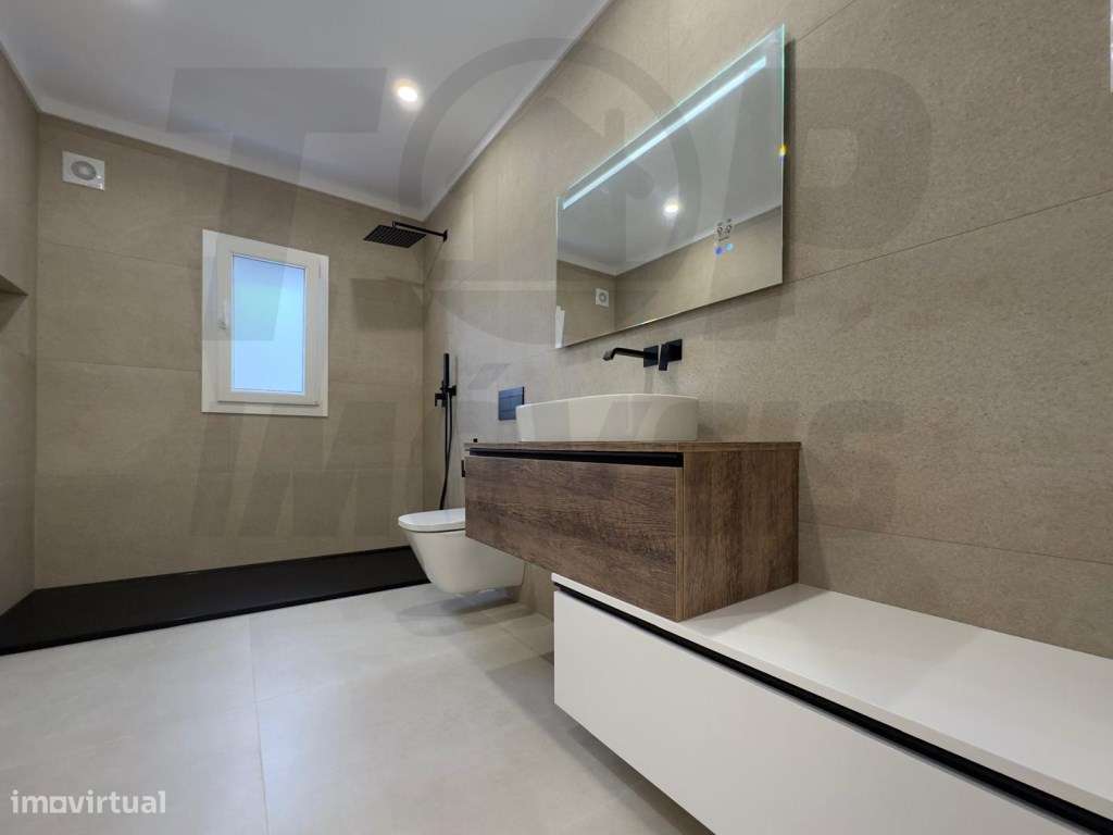 Moradia Nova Contemporânea V4 - Foros De Salvaterra - 435.000€-9