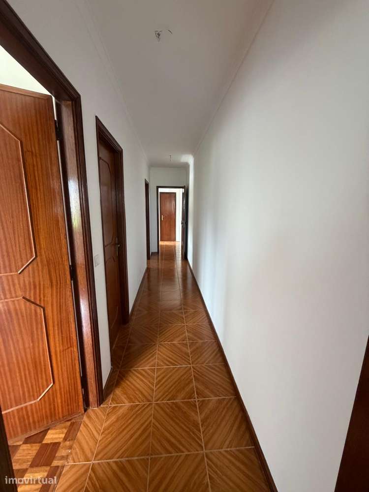 Apartamento T3 Renovado-11