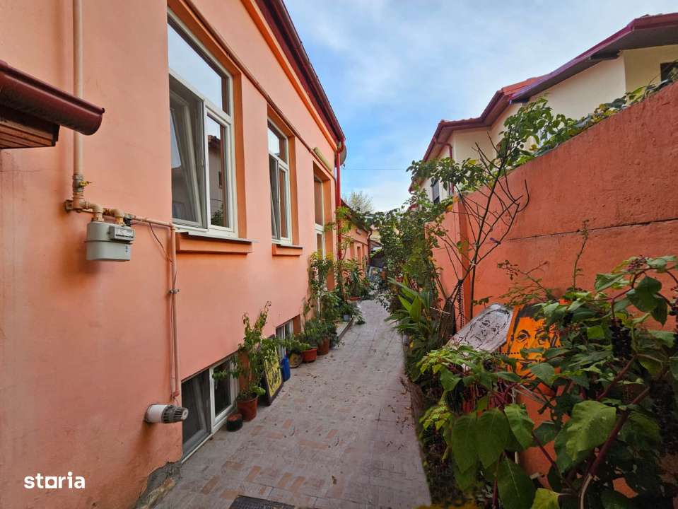 Vanzare casa 3 camere, in curte comuna,