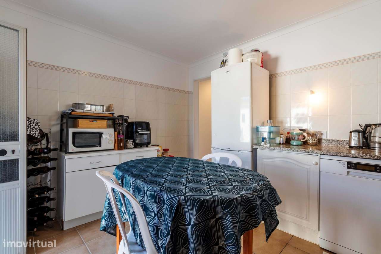 Apartamento T3+1 com Terraço e 3 Wcs em Galamares, Sintra-35