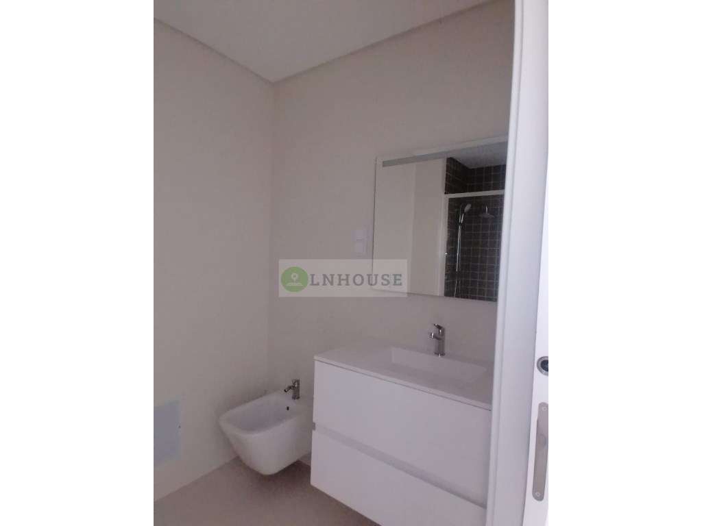 Apartamento de tipologia T1 novo a 250 m da praia de Monte Gordo.-19