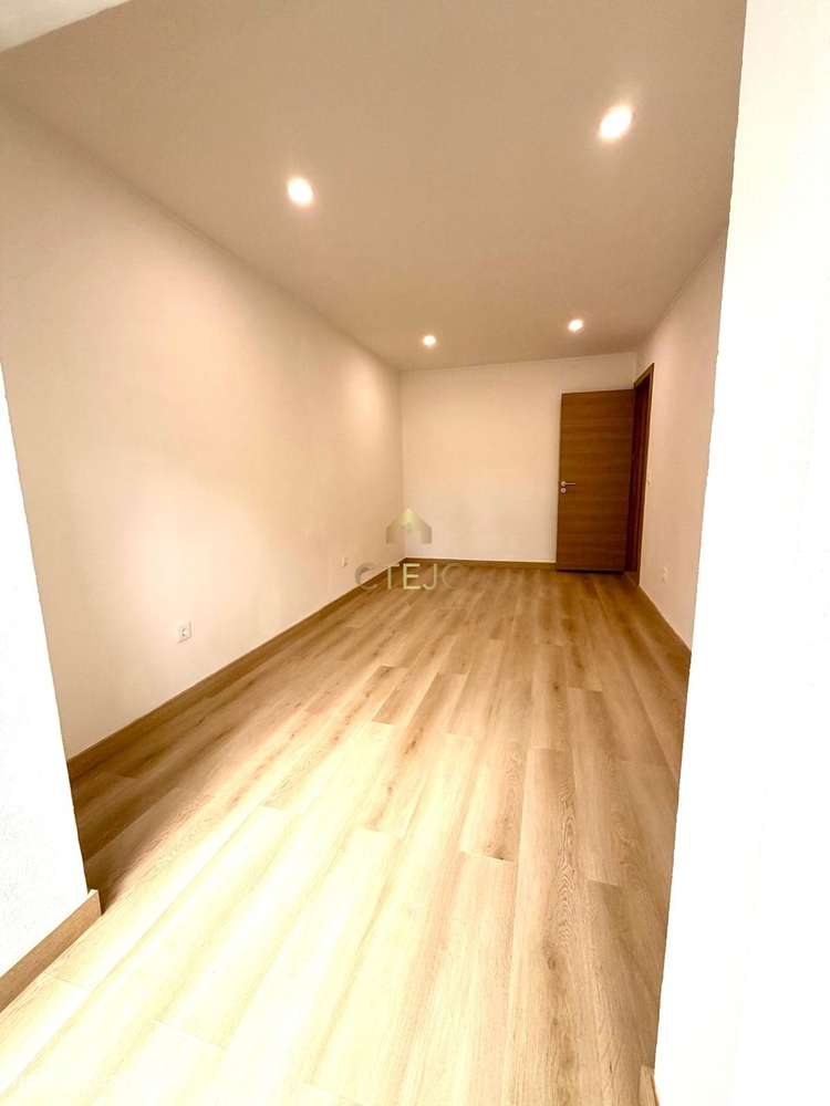 Apartamento T2 Totalmente Remodelado  No Centro da Bobadela-18