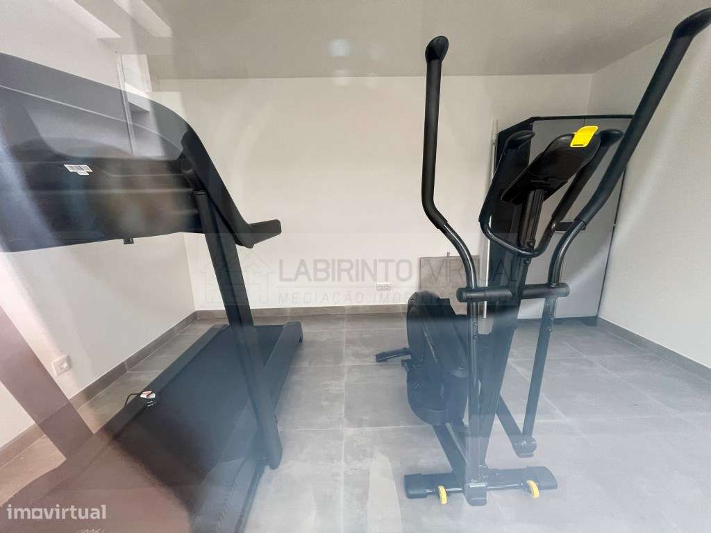 Vende-se Moradias T4 em Condomínio privado, no Fanqueiro - Loures-31