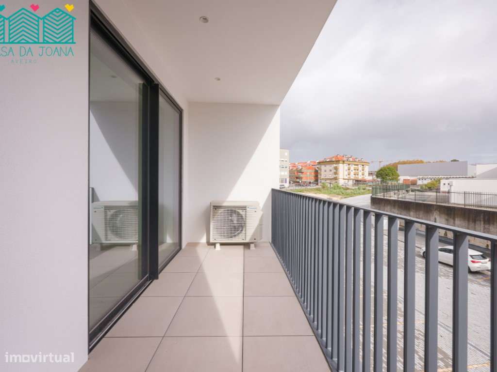 Apartamento T2 com Lugar de Garagem em Esgueira-23