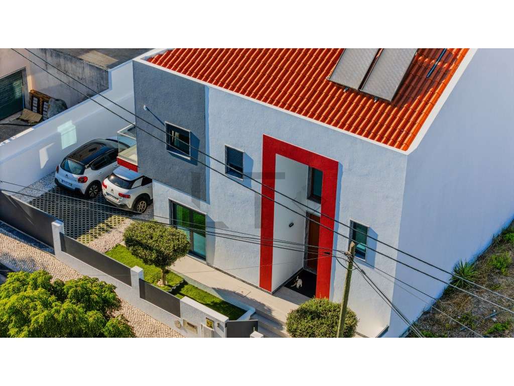 Fantástica Moradia T4 Moderna com Vista Mar, Jardim e Estacionament...-1