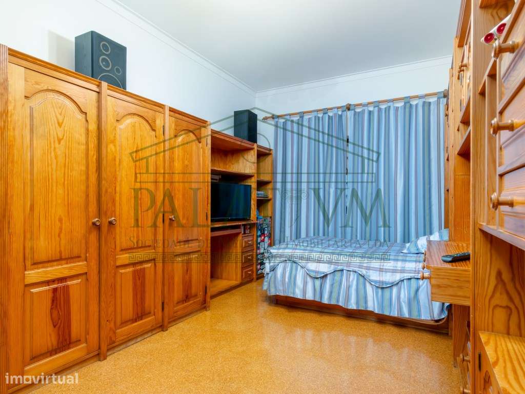 Moradia T5 centro da Charneca da Caparica-5