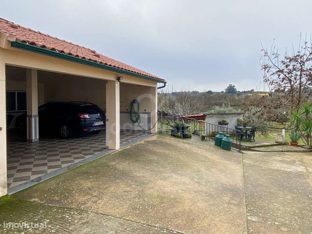 Moradia Independente Em Escalos De Baixo-43