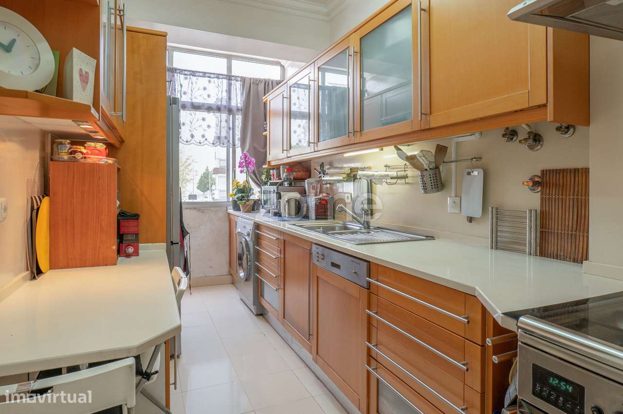 Apartamento T4 em Venteira, Amadora-0