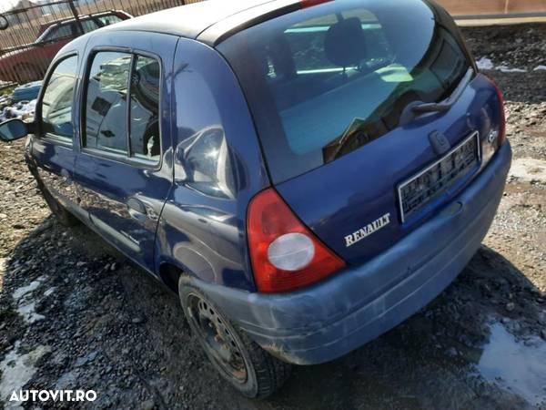 Dezmembrez Renault Clio 1.4i-16v An 2000 - 4