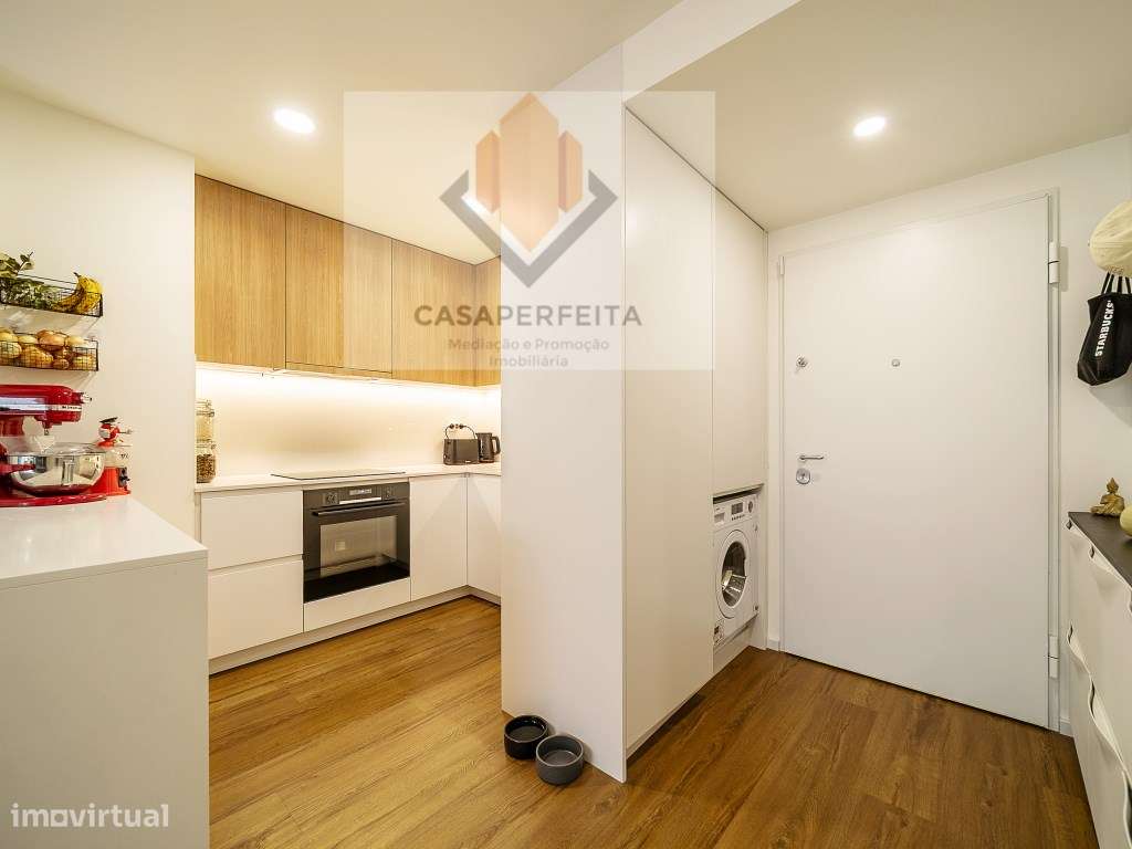 Fabuloso T2 Como Novo com Terraço e Lugar de Garagem - Candal-5