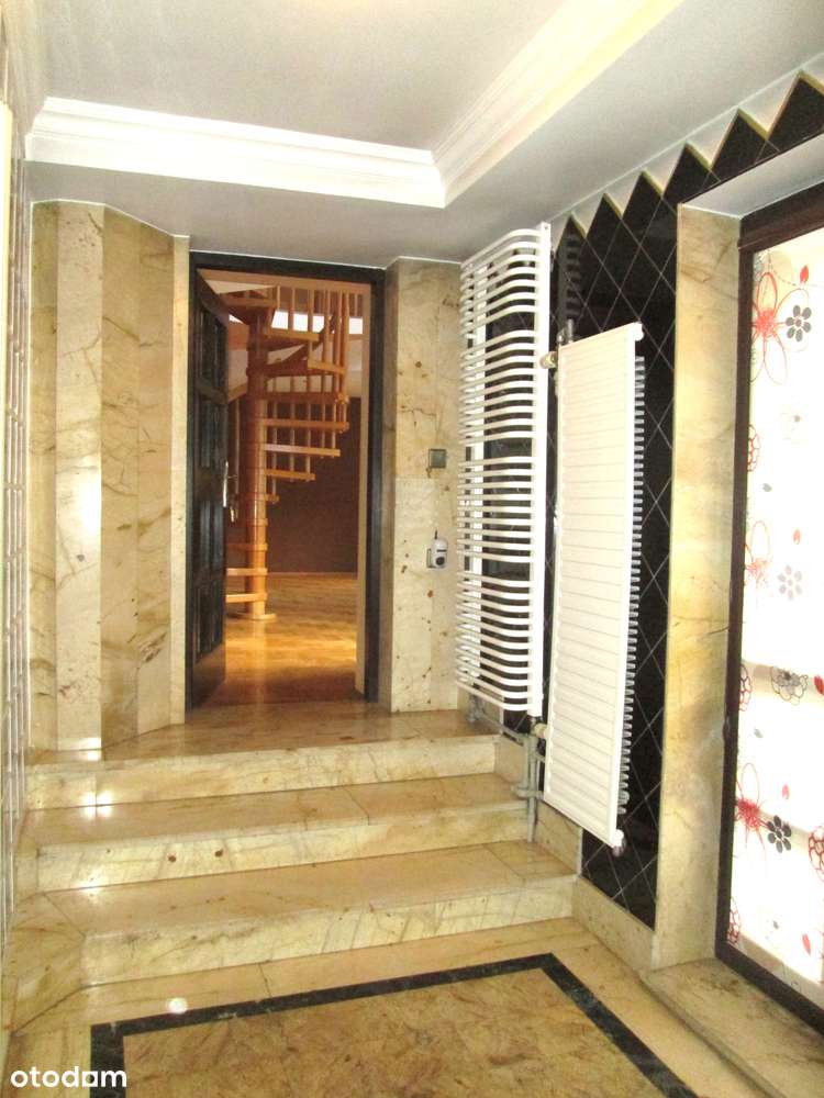 NIETUZINKOWY DOM Z MOŻLIWOŚCIĄ PODZAŁU NADAJĄCY SIĘ NA SIEDZIBĘ FIRMY.-14