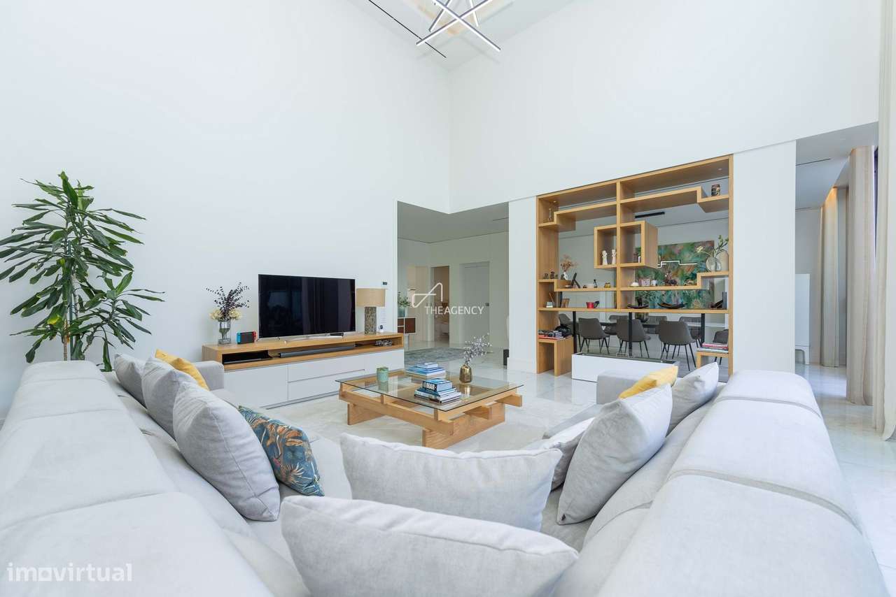 Moradia Exclusiva com três Suítes e Piscina Privativa no Centro de Cas - Grande imagem: 4/43