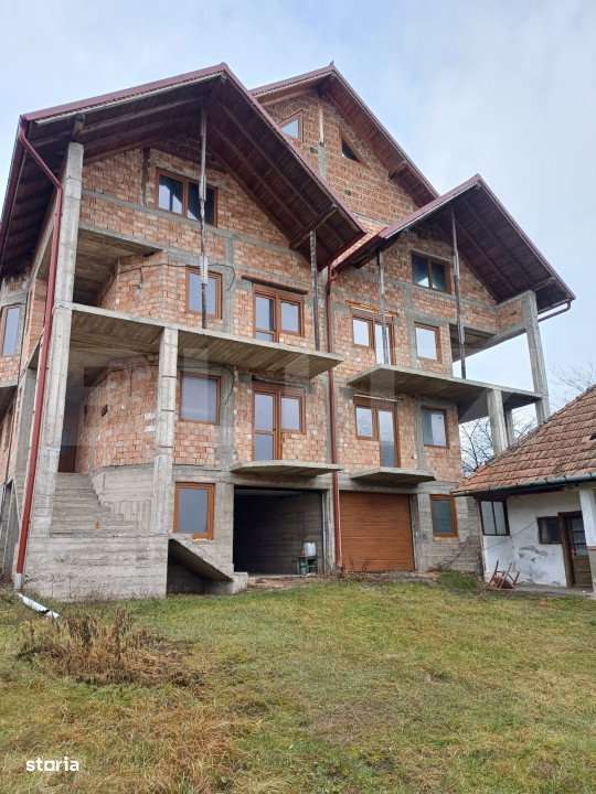 Duplex la rosu in Luna, langa Campia Turzii - Imagine principală: 3/19