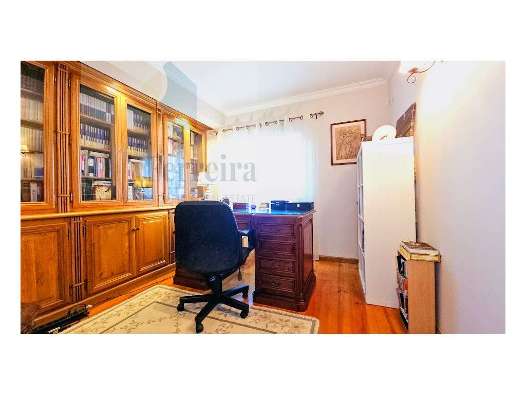 Moradia Isolada com amplo espaço exterior !!-38