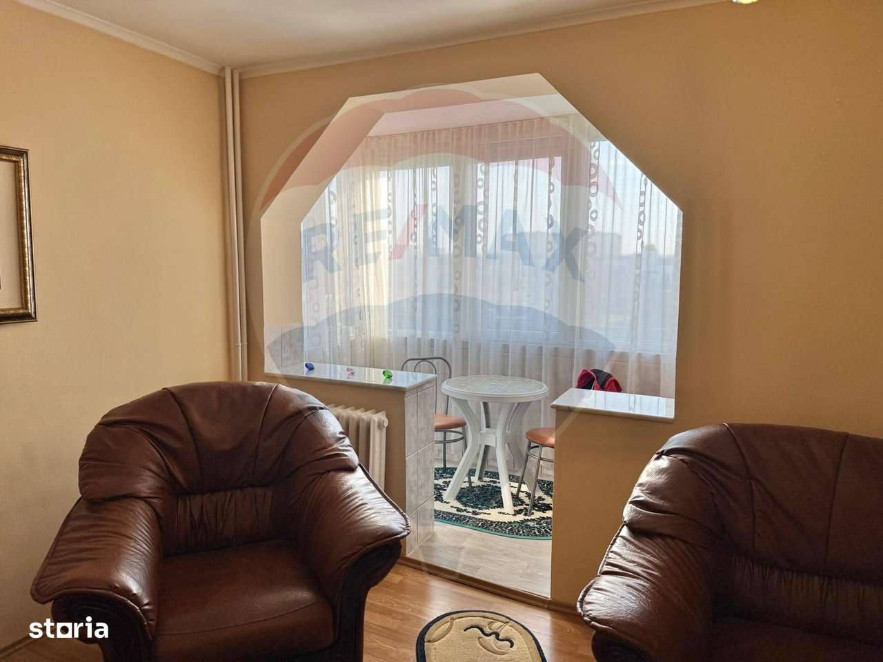 De vânzare apartament cu 2 camere, zona Decebal, str. Sovata-1