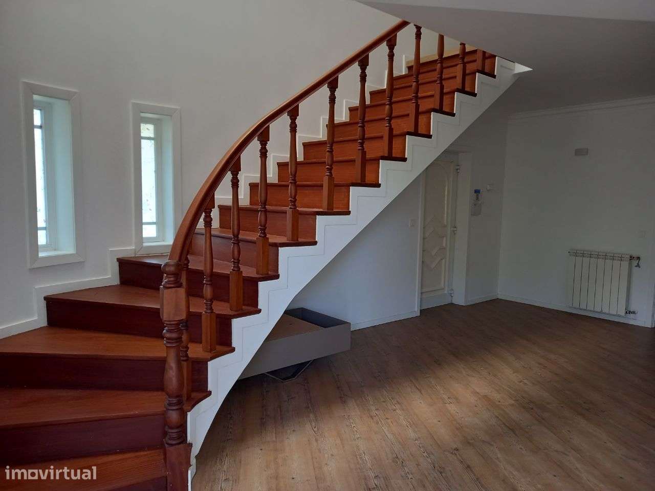 Moradia com 4 suítes, piscina e casa de hóspedes-8