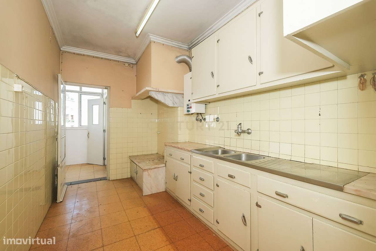 Apartamento T3 em Carcavelos para remodelação. - Grande imagem: 5/27