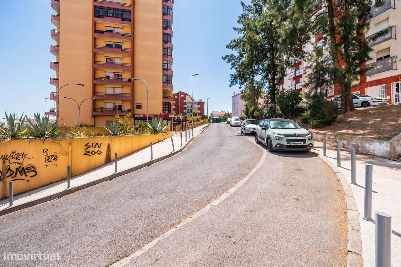 Apartamento T2 Remodelado | Tapada das Mercês-41