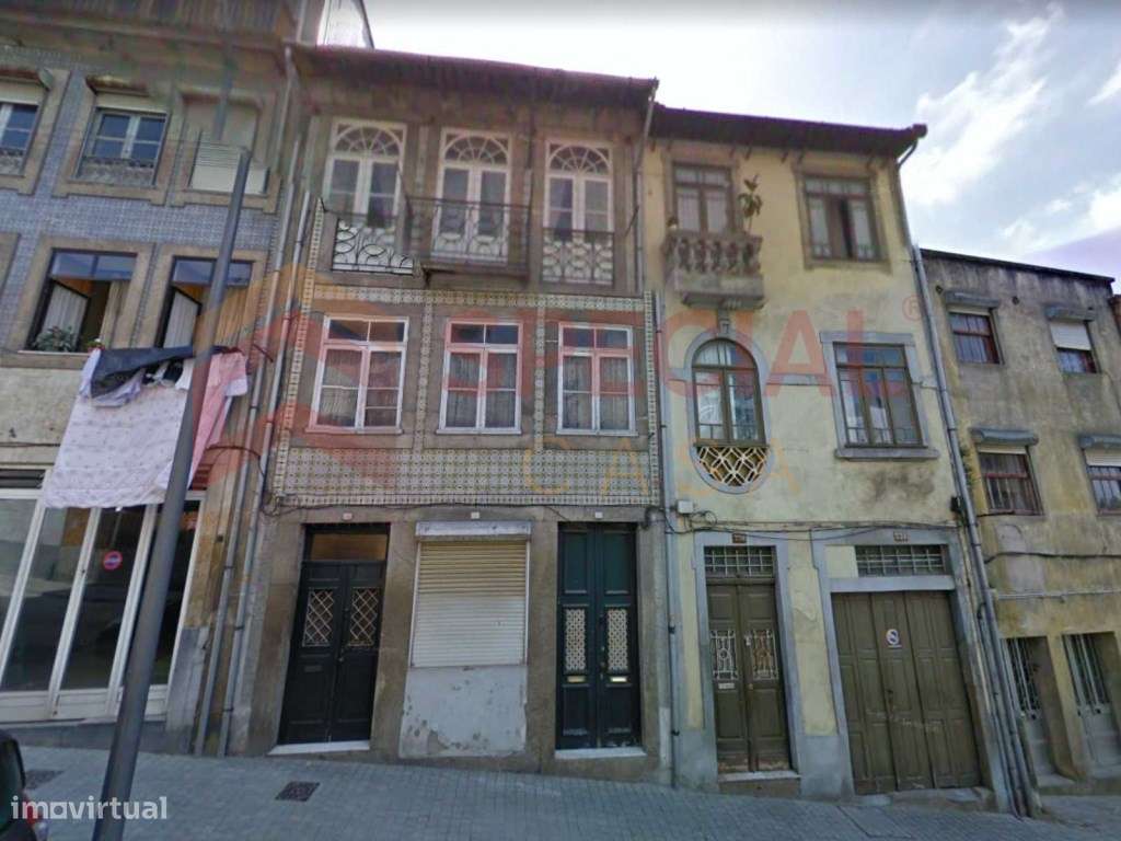 Prédio para reconstruir no Centro Histórico de Vila Nova de Gaia - Grande imagem: 2/18