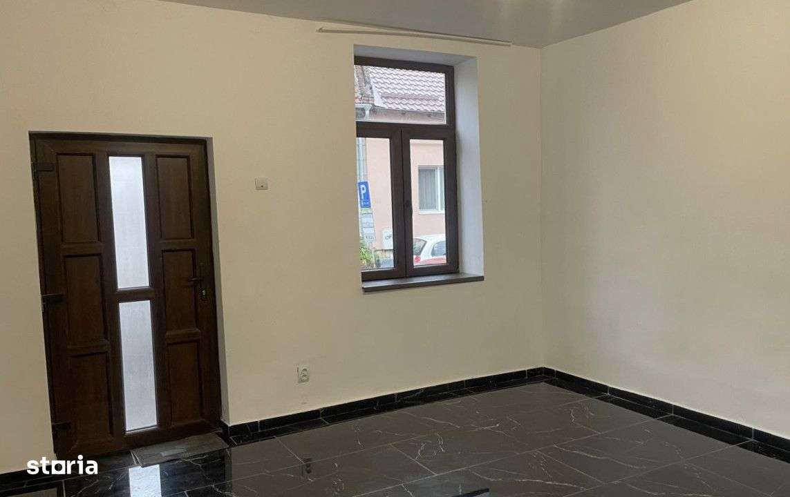Total refacut : Apart. 2 cam. in casa Individuala Rezidential /Comerci - Imagine principală: 5/9