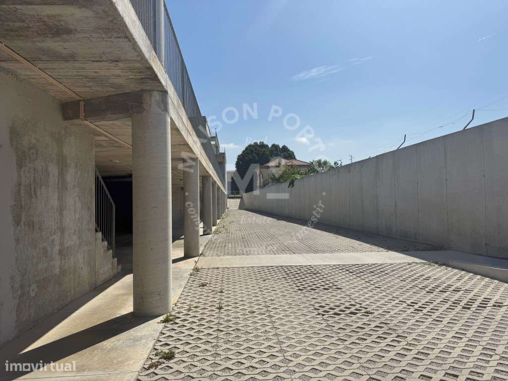 Apartamento T1 com Varanda, Vista Mar e Lugar de Estacionamento em ...-30
