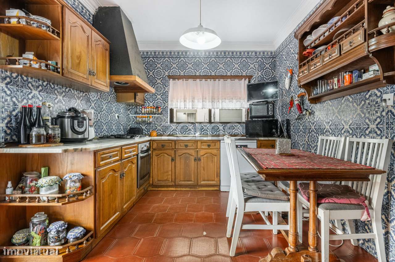 Moradia T4 com Suíte em Nogueira-4