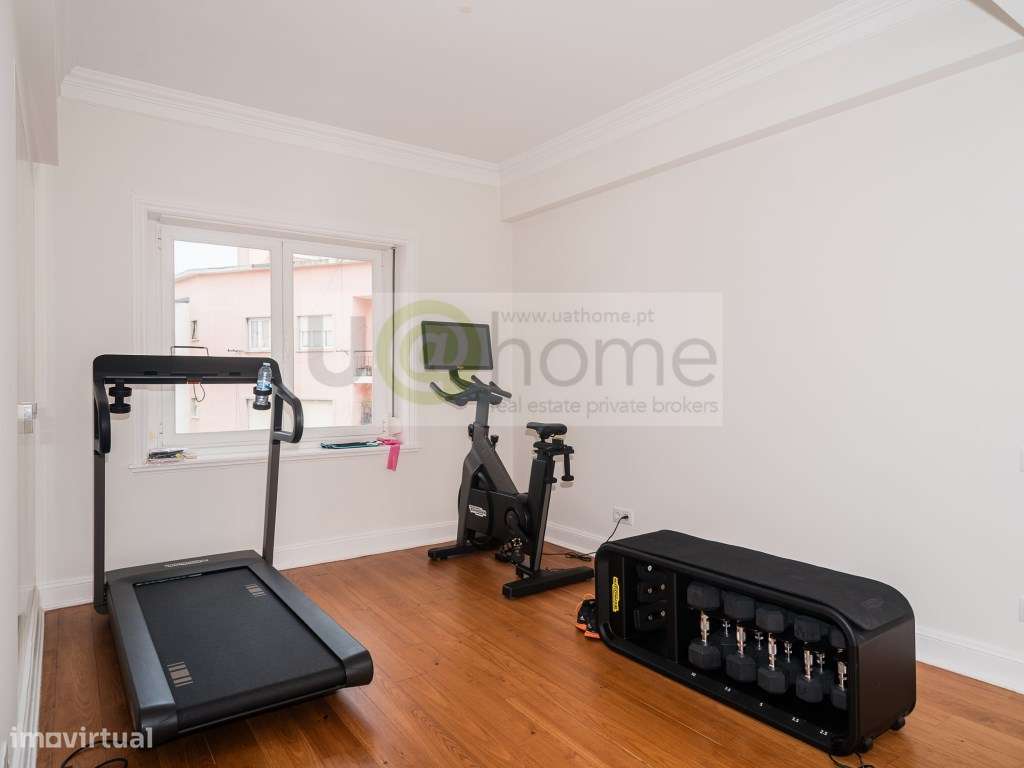 Apartamento T4+ 1 na Lapa-17