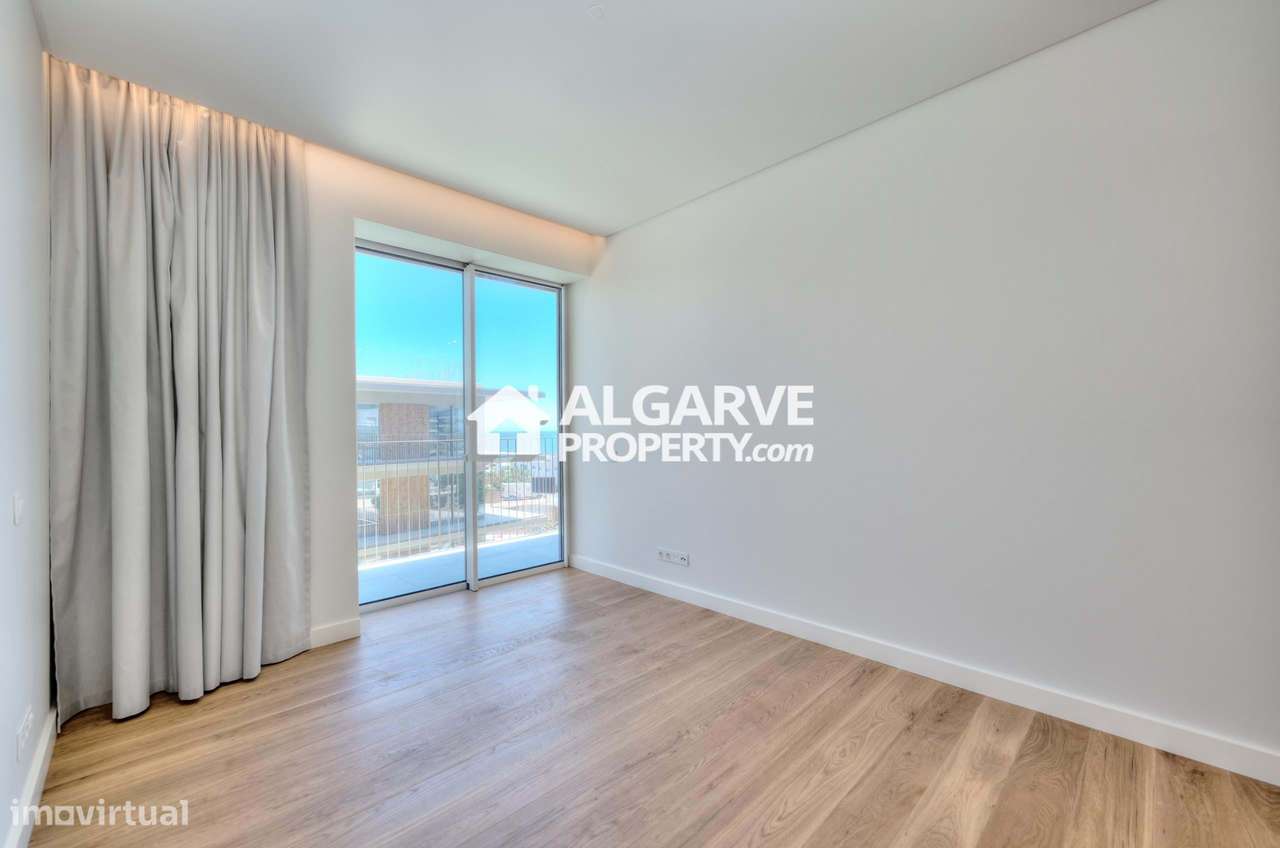 Luxuoso apartamento T3 novo em frente à Praia de Quarteira, Algarve - Grande imagem: 4/30