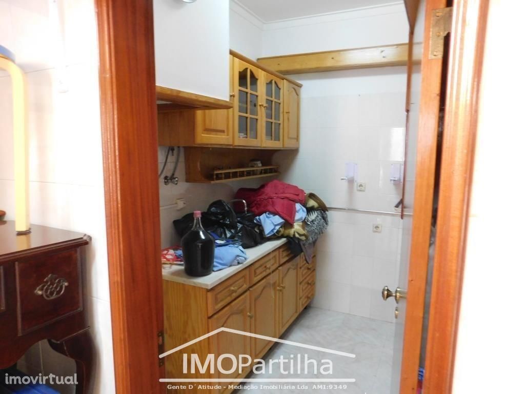 BAIXA DE VALOR - Garagem 30 m2 com Cozinha e WC - Agualva
