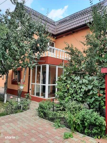 Casa,vila cu doua corpuri de casa,zona excelenta - Imagine principală: 4/8