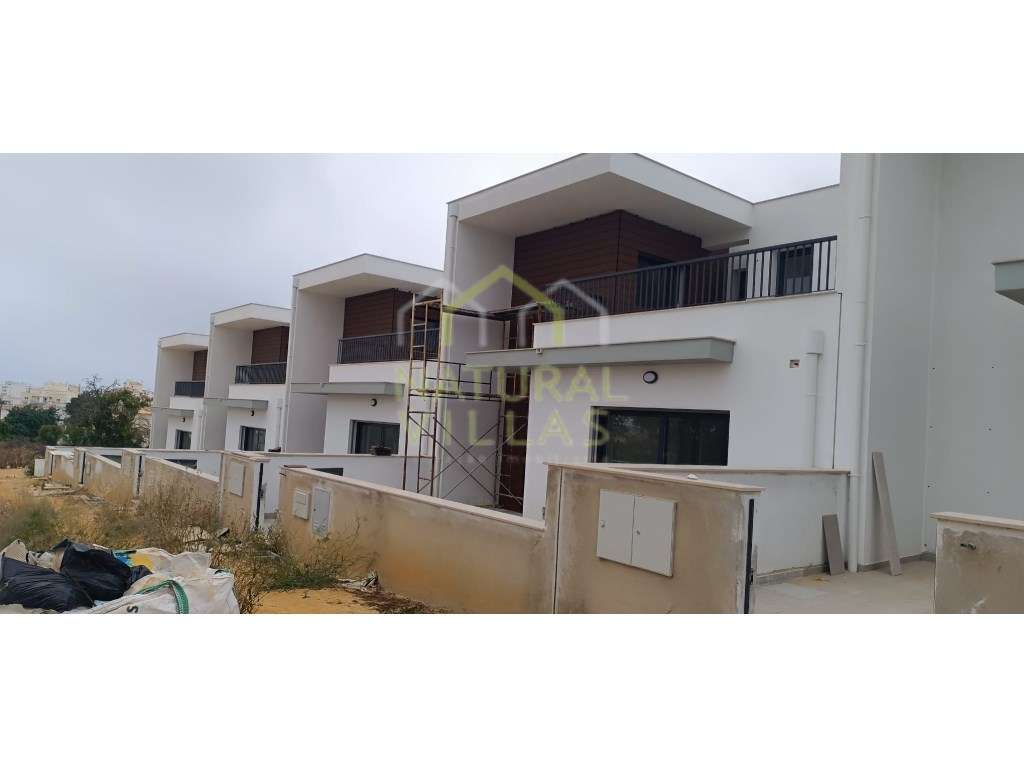 Moradia T3 em Construção, Armação de Pêra-17