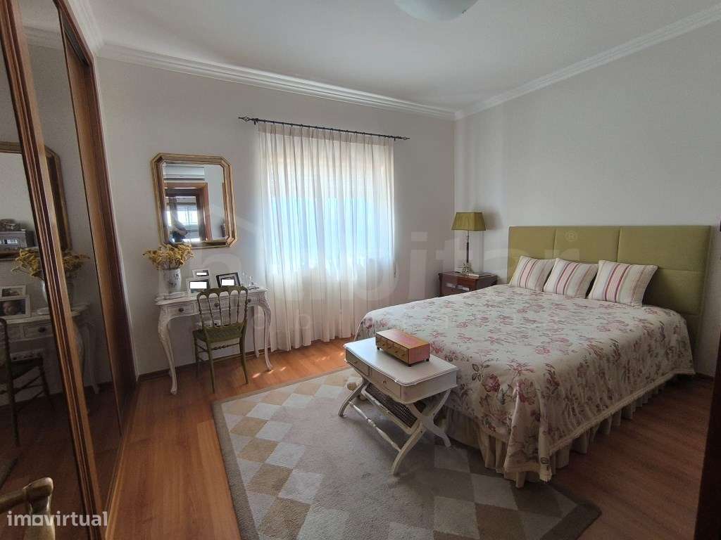 Apartamento T4 de Charme, Totalmente Mobilado, com Varandas, Suite,... - Grande imagem: 4/27