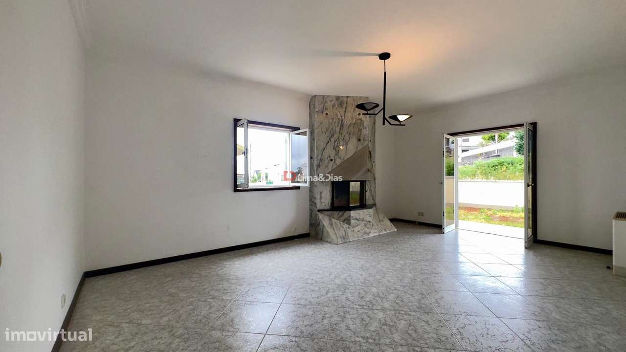 Moradia Isolada T4 Venda em Santa Maria da Feira, Travanca, Sanfins e-0