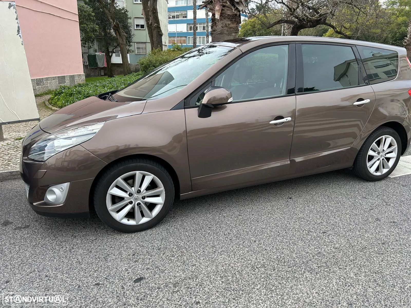 Renault Grand Scénic 1.9 dCi Luxe 7L - 1