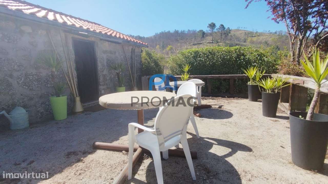 Quinta com 3 artigos urbanos, piscina e 9,4 ha em Resende-37