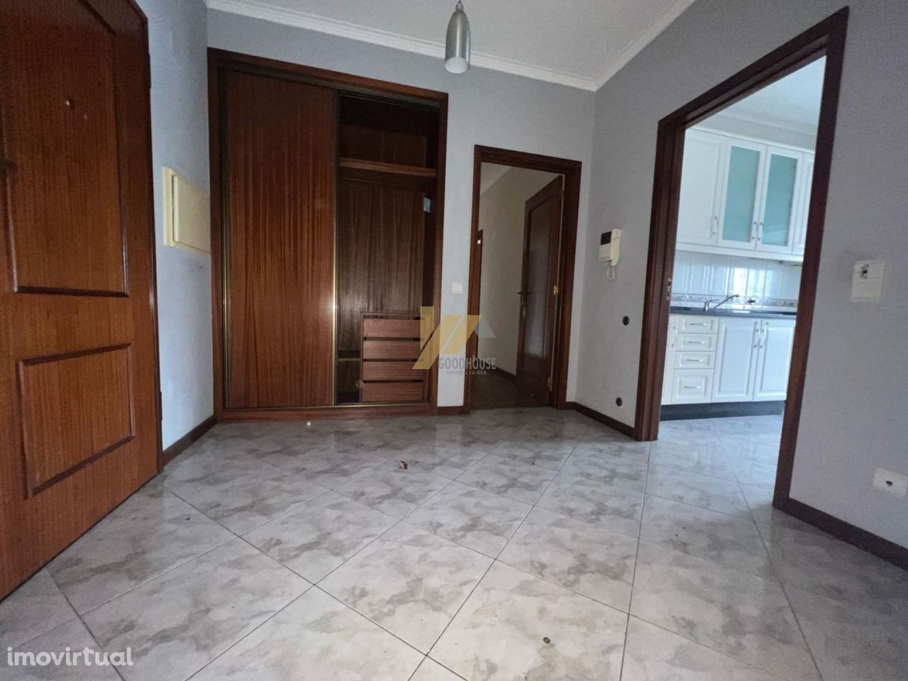 OFERTA DA ESCRITURA - Apartamento T2 com lugar de garagem e arrumos