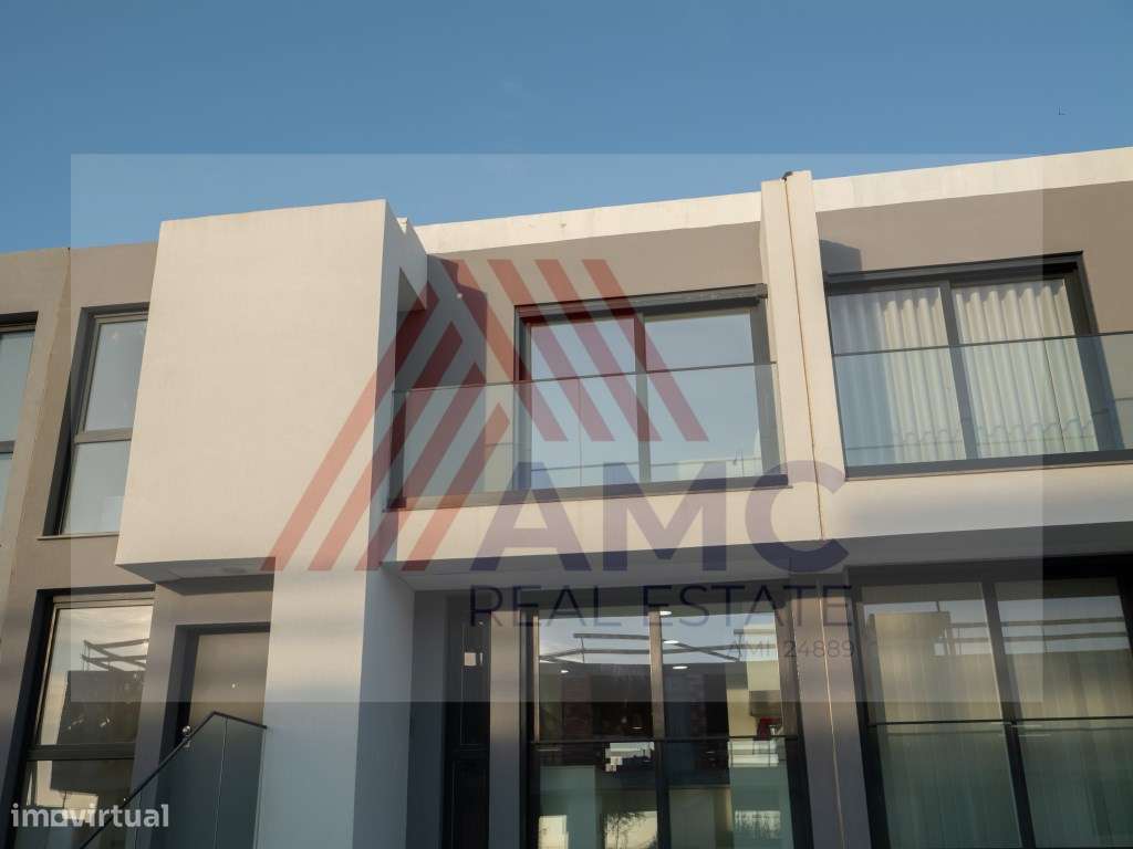 VENDE-SE MORADIA T3 NOVA COM PISCINA PRIVATIVA E GARAGEM-7