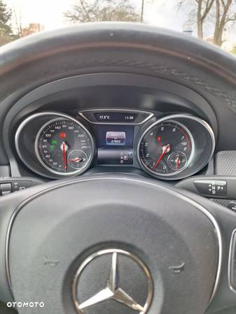 Mercedes-Benz GLA 180 7G-DCT - 9